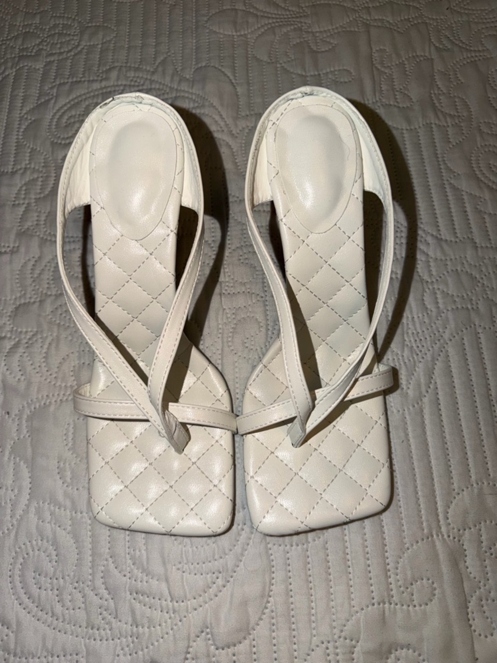 SHEIN White Quilted Square-Toe Thong Sandals - Women